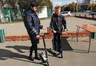 Барнаульским школьникам напомнили о влиянии машин на экологию и о безопасности на дорогах