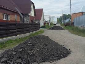 В Барнауле продолжается  отсыпка асфальтовым сколом дорог частного сектора 