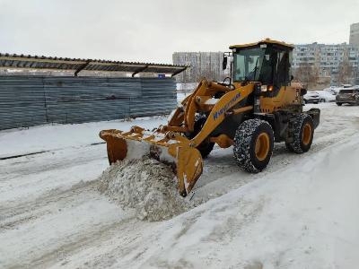 В Индустриальном районе активно ведется работа по очистке территории от снега