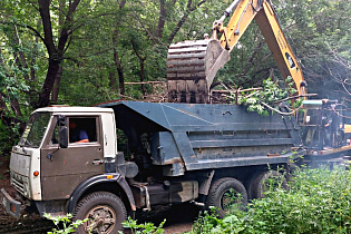 Три несанкционированных свалки убрали в Октябрьском районе Барнаула