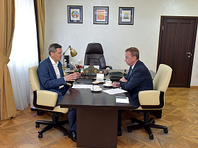 Поддержку системы ТОС в Барнауле обсудили Вячеслав Франк и депутат Госдумы Даниил Бессарабов