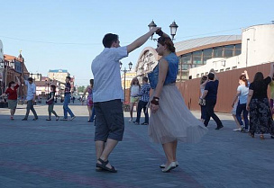 Более 60 человек стали участниками танцевального мастер-класса на улице Мало-Тобольской в Барнауле
