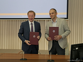 Правительство Алтайского края и межрегиональные торговые сети «Мария Ра» и «Аникс» подписали соглашение о социально-экономическом сотрудничестве