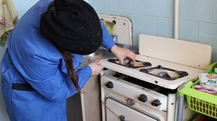 Сотрудники МЧС и «Газпрома» проверяют исправность газовых приборов в домах Барнаула