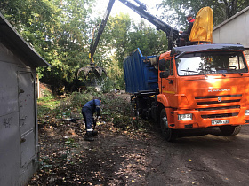 Регоператор убрал свалку возле детского сада в центре Барнаула  