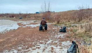 В пригороде Барнаула провели экологическую акцию по очистке берега озера
