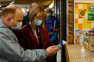 В барнаульском торговом центре «Галактика» проверили соблюдение противоэпидемических мер