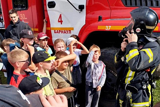 В пригороде Барнаула провели познавательно-спортивное мероприятие для будущих пожарных добровольцев