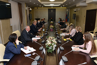 В администрации Барнаула прошло заседание рабочей группы по завершению строительства жилого комплекса на ул.Парковой