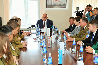 Александр Карелин встретился с активом студотрядов Барнаула 