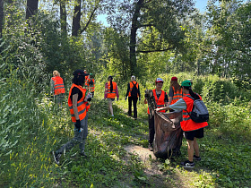 «Зеленый феникс» в начале трудового сезона принял участие в первой масштабной акции «За чистые берега»