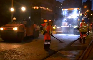 Ремонт городских магистралей по программе «Безопасные и качественные дороги» продолжается круглосуточно