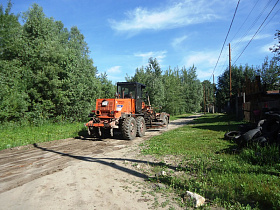 В пригороде Барнаула грейдируют дороги