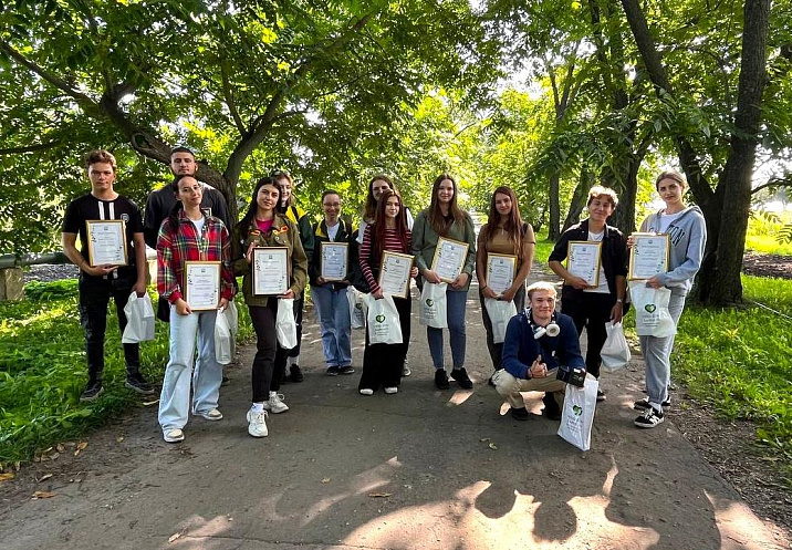 Бойцы экологического отряда «Рысь» посетили экскурсию в дендрарии