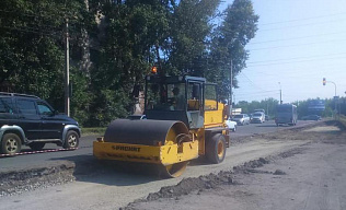 По проекту «Безопасные и качественные дороги﻿» в Барнауле ремонтируют улицу Дальнюю