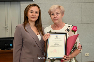 Барнаульцам вручили награды за профессиональные и общественные достижения