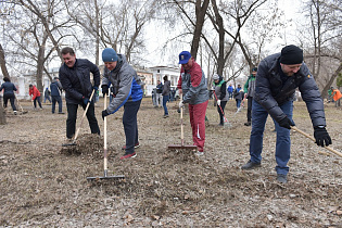 Барнаульцы навели порядок на территории парка «Изумрудный»