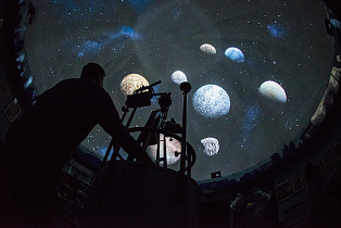 Барнаульский планетарий приглашает пенсионеров и ветеранов города посетить бесплатную программу