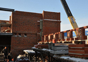 В Барнауле на стройплощадке Алтайского государственного театра кукол «Сказка» выполнено почти 50% от планового объема работ