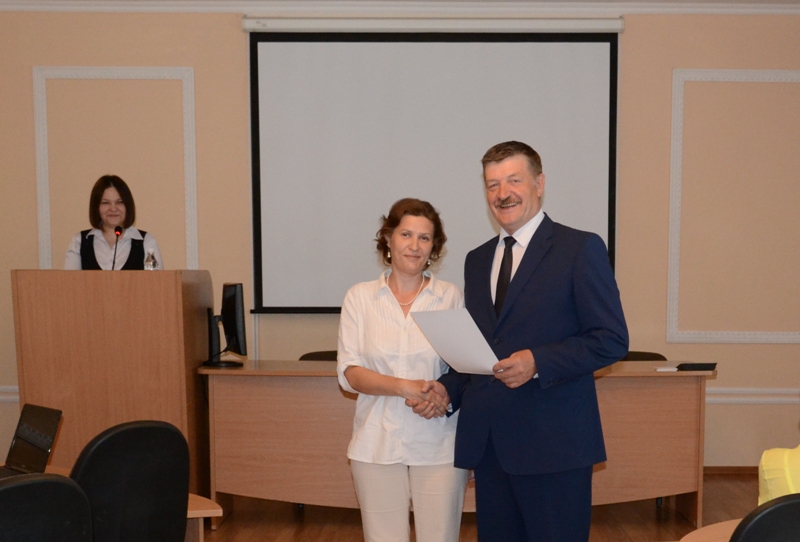 Социальные работники получили награды к профессиональному празднику