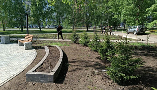 В Ленинском районе приступили ко второму этапу благоустройства сквера по ул.Антона Петрова, 200 