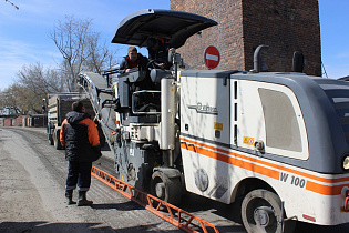 Капитальный ремонт дороги по улице Новоугольной начали в Барнауле по проекту «Безопасные и качественные дороги»