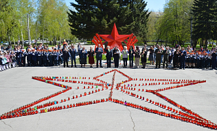 «Свеча памяти»: в сквере имени Германа Титова состоялся митинг в преддверии Дня Победы 