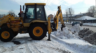Барнаульские предприниматели помогают техникой для вывоза снега