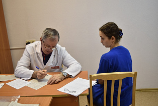 Врачи краевого центра медицинской профилактики провели выездное обследование сотрудников АЗПИ