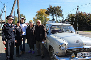 «Виден – значит жив!»: жителям Власихи разъяснили необходимость использования световозвращающих элементов