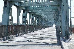 За проезд грузовиков по Старому мосту в Барнауле предусмотрен штраф