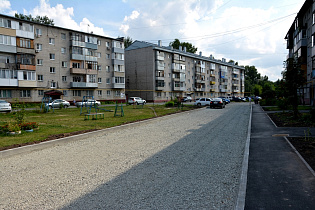 В Барнауле в рамках национального проекта «Инфраструктура для жизни» продолжается благоустройство двора по ул.Георгия Исакова, 222