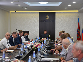 Вячеслав Франк провел рабочую встречу с инициативной группой жителей по созданию искусственного земельного участка на Барнаулке 