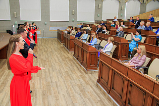 В администрации Барнаула вручили награды ко Дню предпринимательства