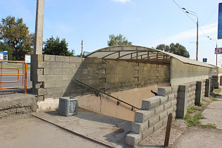 В Барнауле ремонтируют подземный пешеходный переход на остановке «Мастерские»