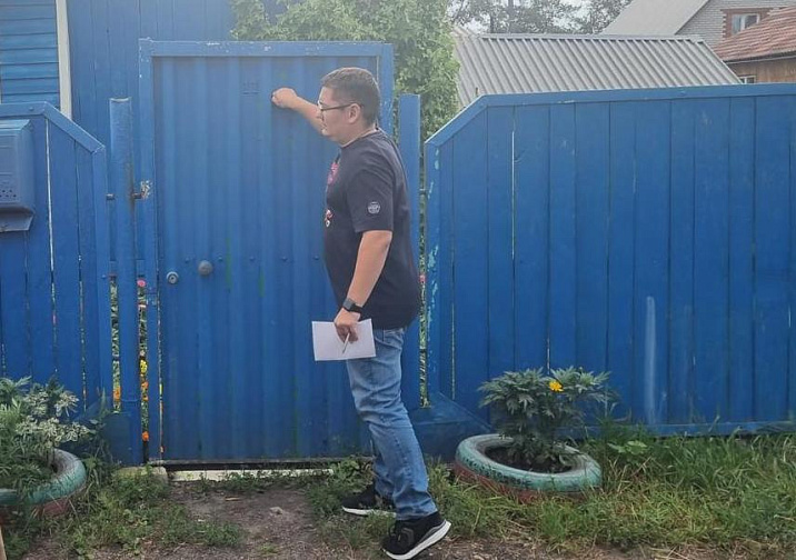 В выходные дни были продолжены обходы жителей микрорайона Малый Прудской 