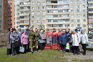 Фронтовая бригада поздравила ветеранов микрорайона Новосиликатный 