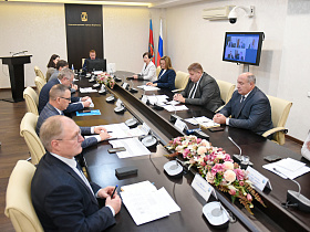 Вячеслав Франк провел оперативное аппаратное совещание