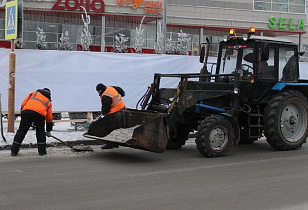 Дорожная служба в двусменном режиме обеспечивает нормативное состояние дорог в зимний период