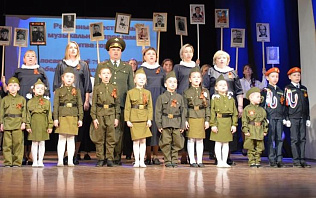 В Октябрьском районе состоялся музыкальный фестиваль «Битва хоров», посвященный Дню Победы