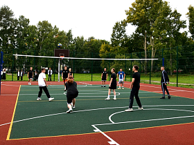 В Барнауле открыли обновленный по программе инициативного бюджетирования стадион на территории гимназии №79