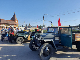 В Барнауле стартовал ретропробег, посвящённый 60-летию приземления в Алтайском крае Валентины Терешковой