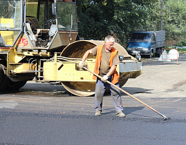 Дорожники завершают капремонт улицы Горно-Алтайской