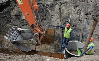 В центре Барнаула продлили сроки перекрытия участков улиц, где прокладывают ливневку