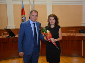 Юбилейные медали Алтайского края за вклад в развитие города и региона вручили барнаульцам