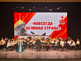 В Барнауле прошел праздничный концерт оркестра русских народных инструментов БДШИ № 7 «Сибирский сувенир»