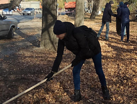 Студенты провели уборку в зеленой зоне на ул.Кулагина и в березовой роще на ул. Солнечная Поляна