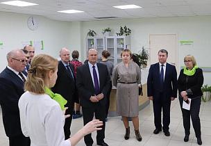 Для глав муниципалитетов Алтайского края провели экскурсии в перинатальном центре «ДАР» и технопарке «Кванториум.22»