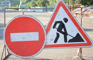 В Барнауле перекрыли движение транспорта через трамвайные пути с одной стороны малаховского кольца