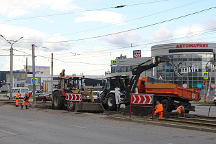 В Барнауле ведётся капитальный ремонт переезда через трамвайные пути на пересечении улиц Попова и Балтийской